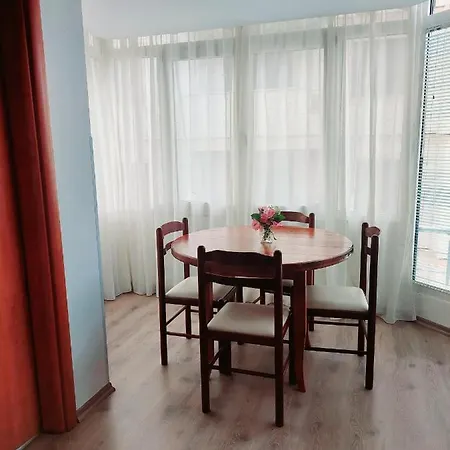Holiday Apartments Apartamento Golem (Tirana)